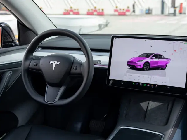 Tesla Model Y — Фото автомобиля 13