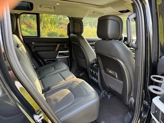 Land Rover Defender — Фото автомобиля 16