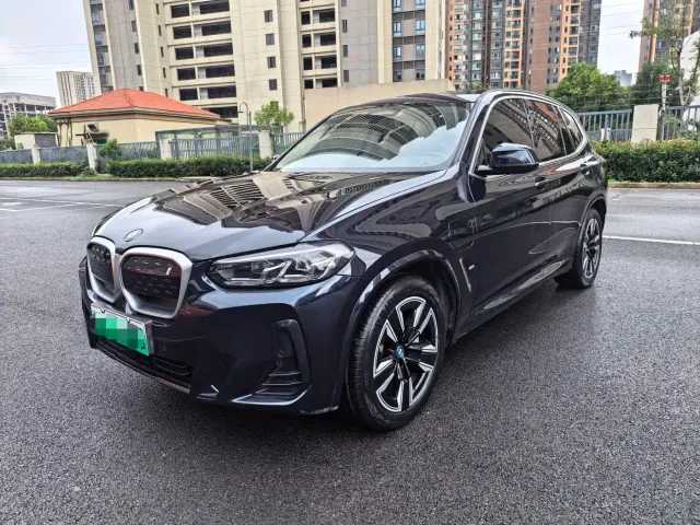 Фотография автомобиля — BMW iX3