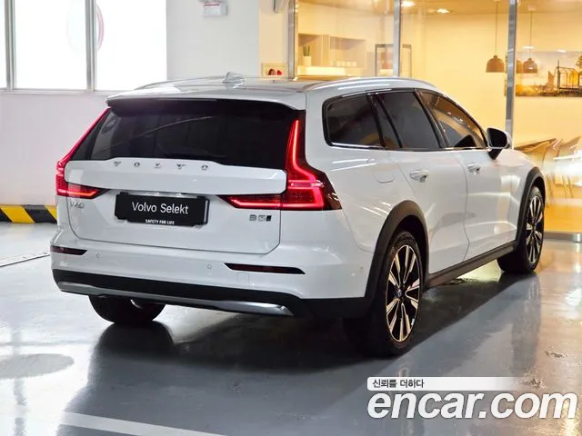 Volvo V60 — Фото автомобиля 2