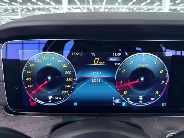 Mercedes-Benz E-Class — Фото автомобиля 19