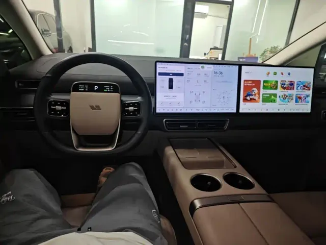 Li Auto MEGA — Фото автомобиля 9