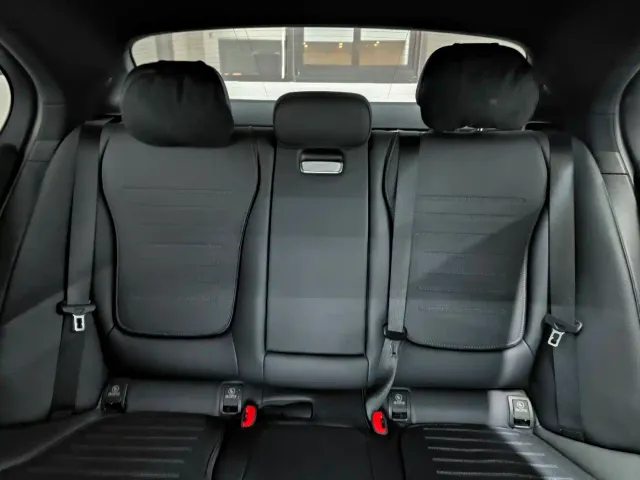 Mercedes-Benz C-Class — Фото автомобиля 11