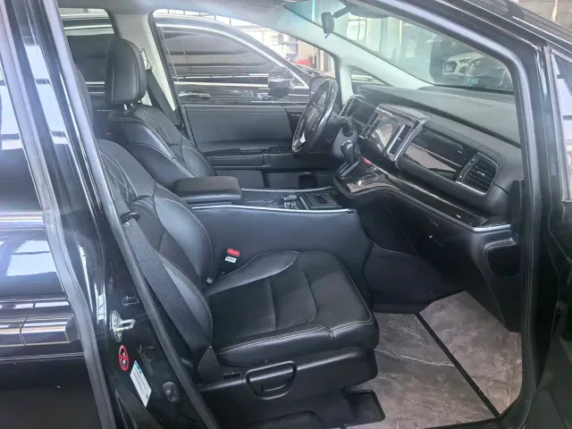 Honda Elysion — Фото автомобиля 23