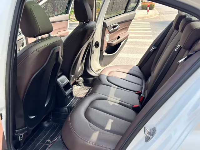 BMW 1 Series — Фото автомобиля 9