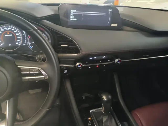 Mazda Axela — Фото автомобиля 9