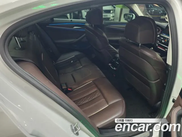 BMW 5 Series G30 — Фото автомобиля 12