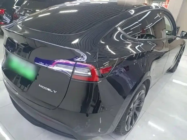 Tesla Model Y — Фото автомобиля 6