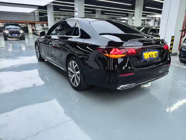 Mercedes-Benz E-Class — Фото автомобиля 13