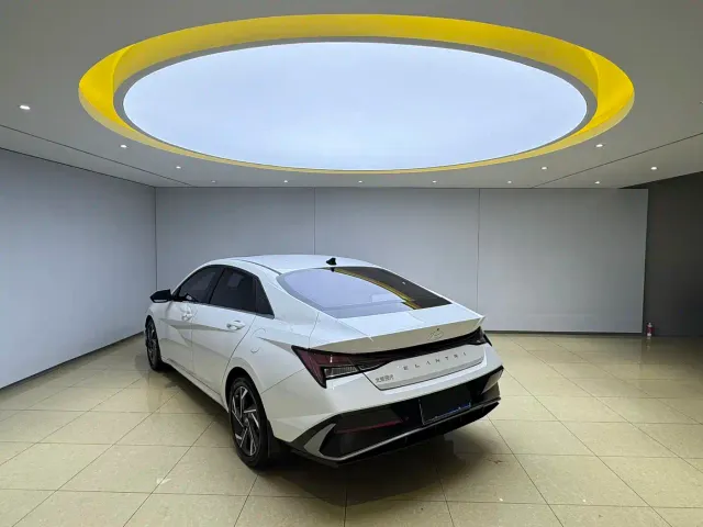 Hyundai Elantra — Фото автомобиля 4
