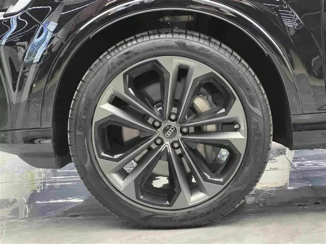 Audi Q7 — Фото автомобиля 4