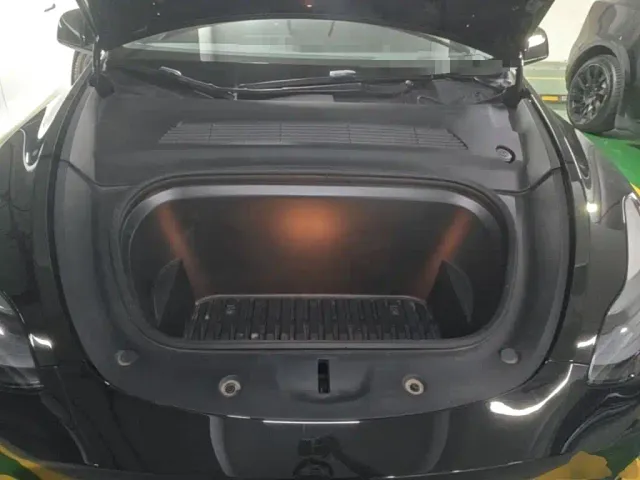 Tesla Model Y — Фото автомобиля 19