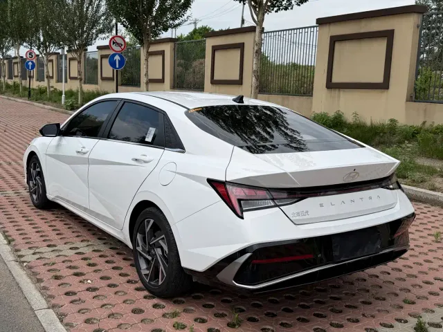 Hyundai Elantra — Фото автомобиля 6
