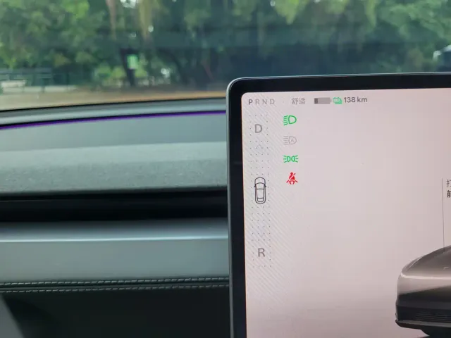 Tesla Model Y — Фото автомобиля 17