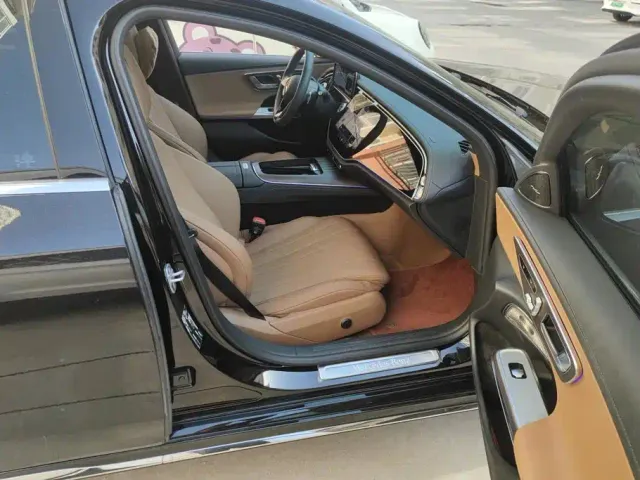 Mercedes-Benz E-Class — Фото автомобиля 8
