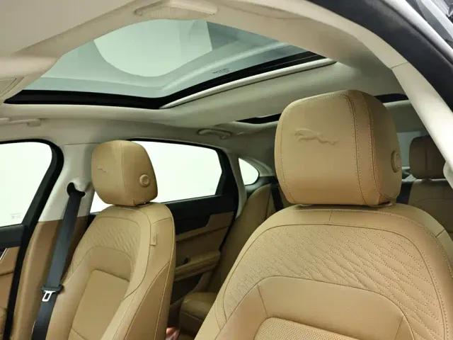 Jaguar XFL — Фото автомобиля 13