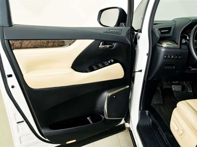 Toyota Alphard — Фото автомобиля 17