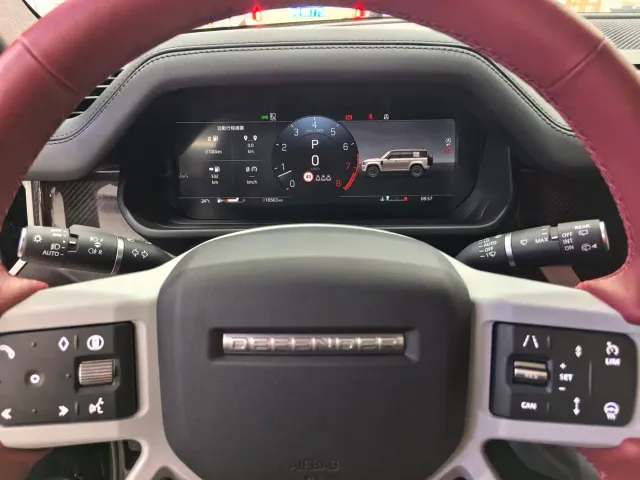Land Rover Defender — Фото автомобиля 6