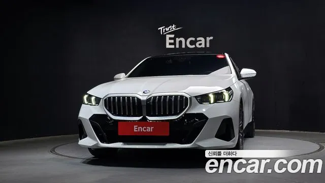 BMW 5 Series G60 — Фото автомобиля 3