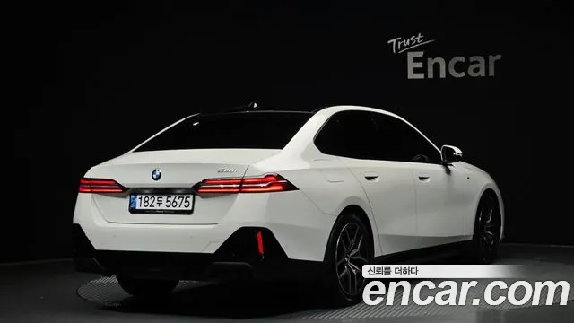 BMW 5 Series G60 — Фото автомобиля 2