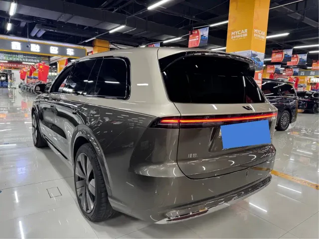 Li Auto L9 — Фото автомобиля 13