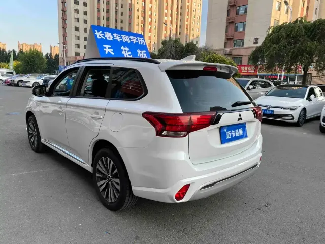 Mitsubishi Outlander — Фото автомобиля 5