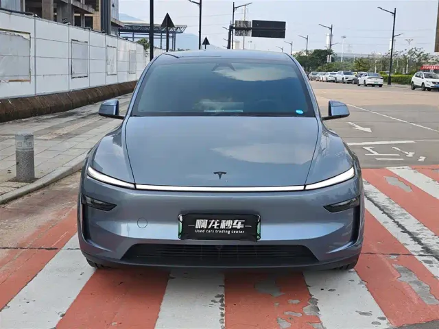 Tesla Model Y L — Фото автомобиля 2