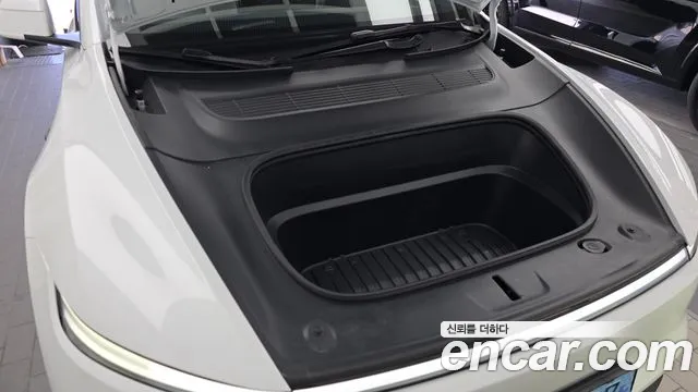 Tesla Model Y — Фото автомобиля 6
