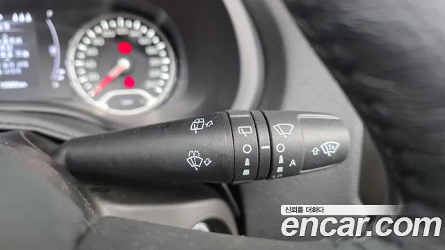Jeep Renegade — Фото автомобиля 14