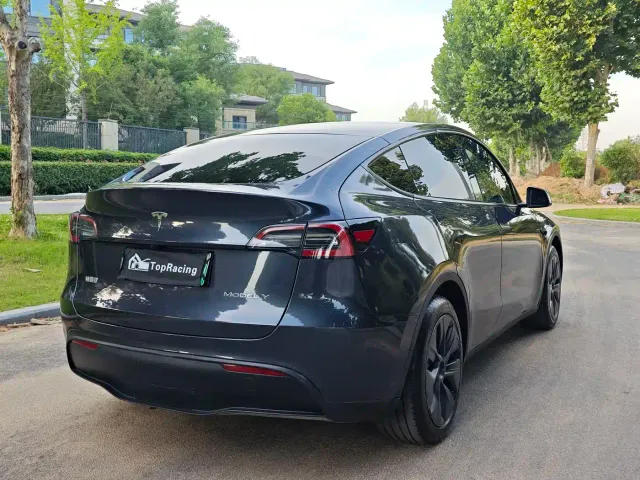 Tesla Model Y — Фото автомобиля 9