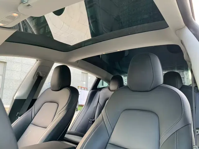 Tesla Model 3 — Фото автомобиля 16