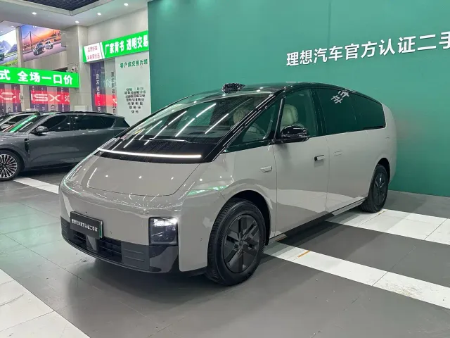Li Auto MEGA — Фото автомобиля 23