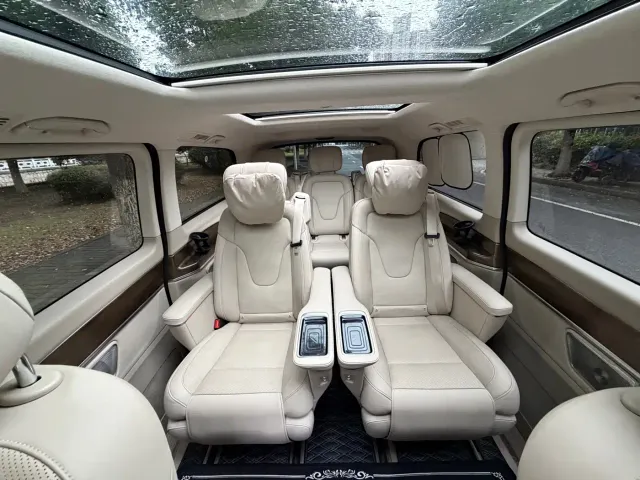 Mercedes-Benz V-Class — Фото автомобиля 24