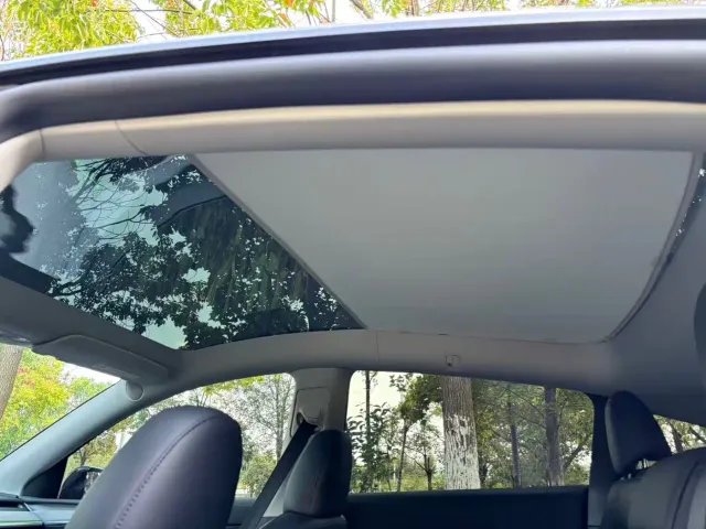 Tesla Model Y — Фото автомобиля 15