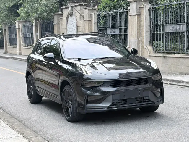Lynk & Co 01 — Фото автомобиля 3