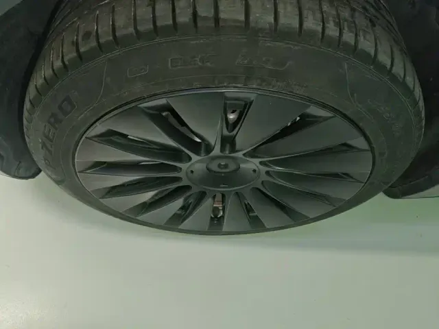 Tesla Model Y — Фото автомобиля 24