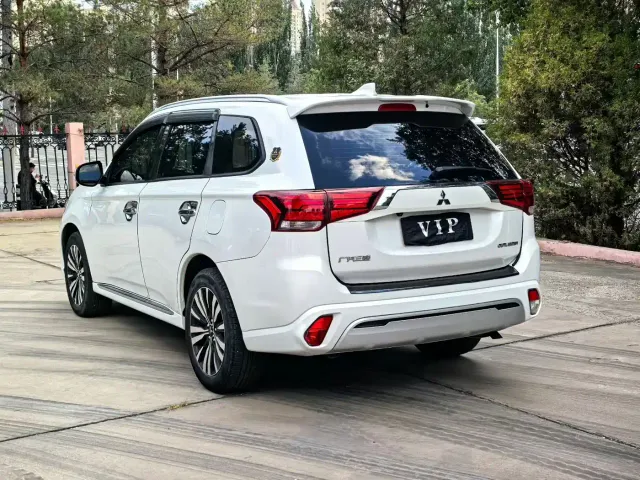 Mitsubishi Outlander — Фото автомобиля 6