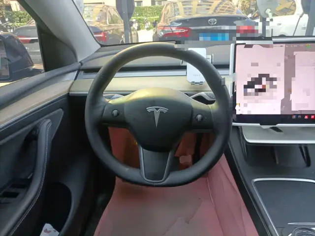 Tesla Model Y — Фото автомобиля 11