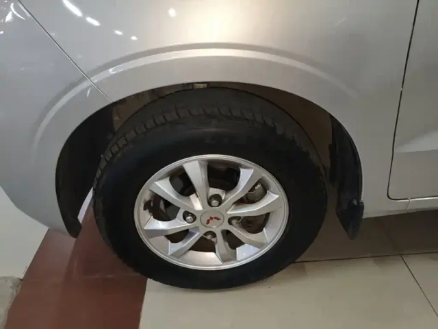 Wuling Hongguang V — Фото автомобиля 22