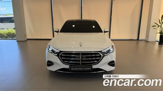 Mercedes-Benz E-Class — Фото автомобиля 3