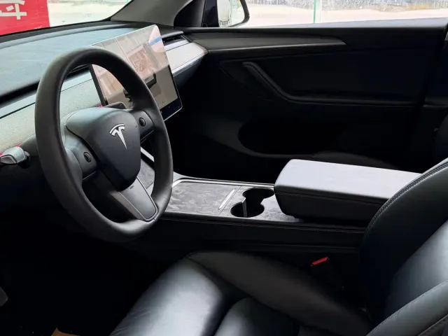 Tesla Model Y — Фото автомобиля 5