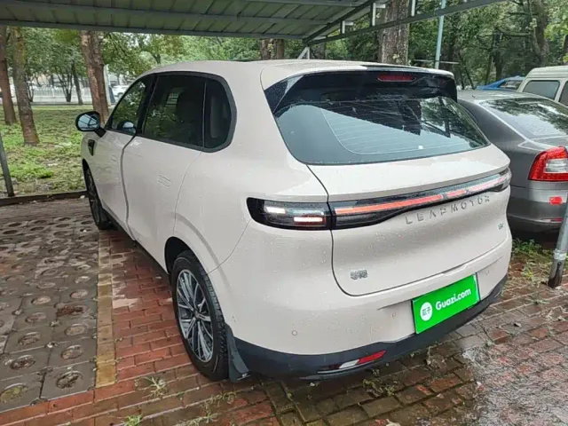 Leapmotor B10 — Фото автомобиля 4