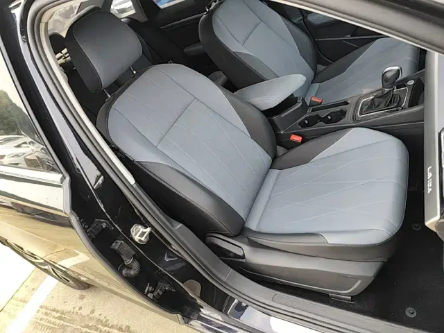Volkswagen Lavida — Фото автомобиля 24