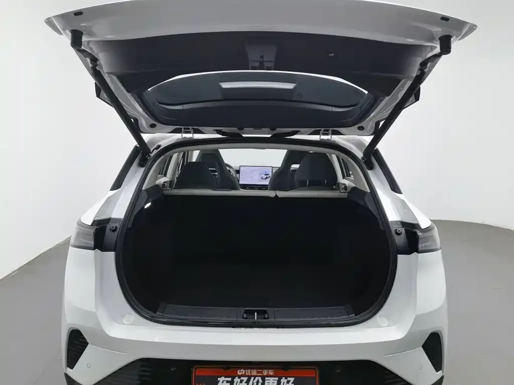 Lynk & Co Lynk & Co 06 EM-P 2024 EM-P 126 Long Range Max — Фото автомобиля 16