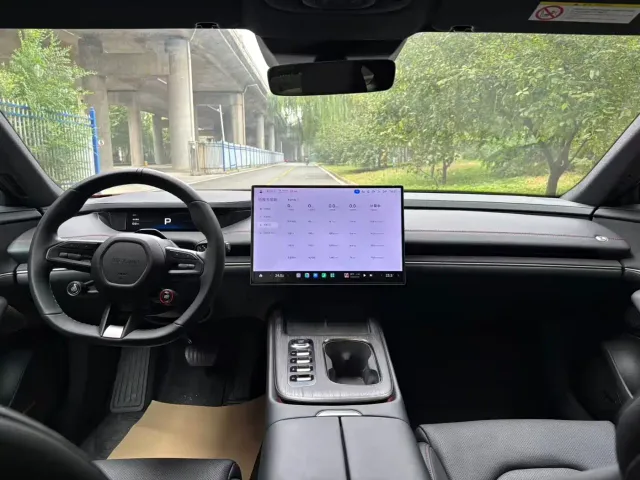 Xiaomi SU7 — Фото автомобиля 10