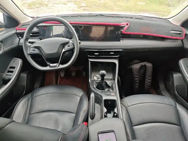Roewe i5 — Фото автомобиля 5