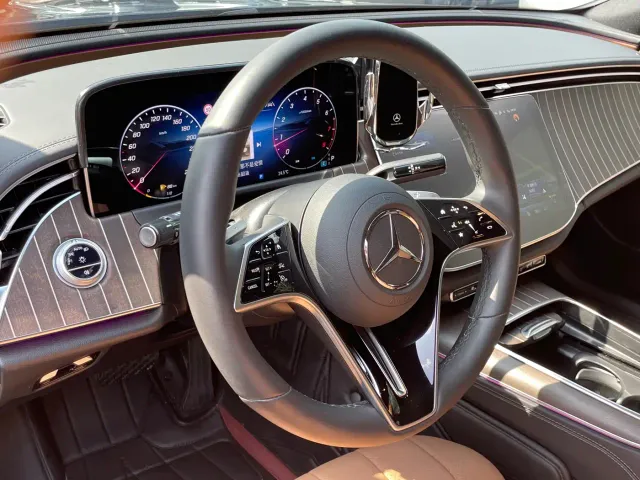 Mercedes-Benz E-Class — Фото автомобиля 6