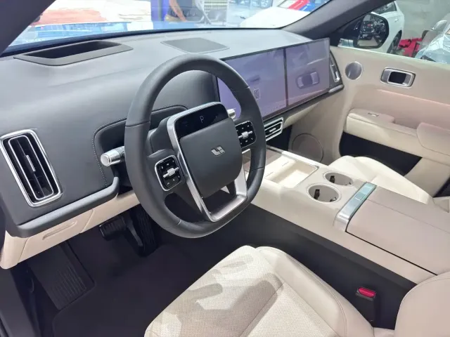 Li Auto L7 — Фото автомобиля 6