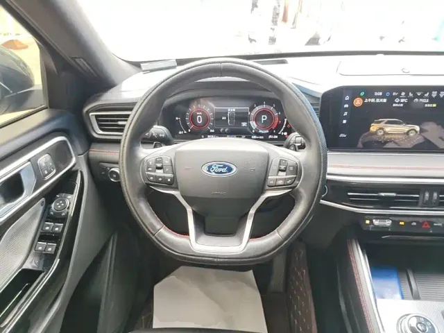 Ford Explorer — Фото автомобиля 10