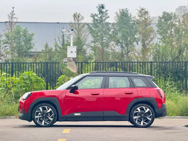MINI Electric MINI ACEMAN — Фото автомобиля 3